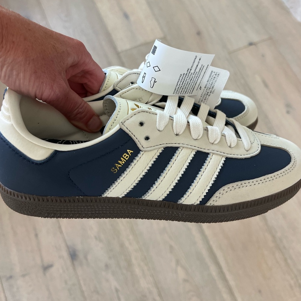 Brand new, never worn iconic Night Indigo Crew Sambas